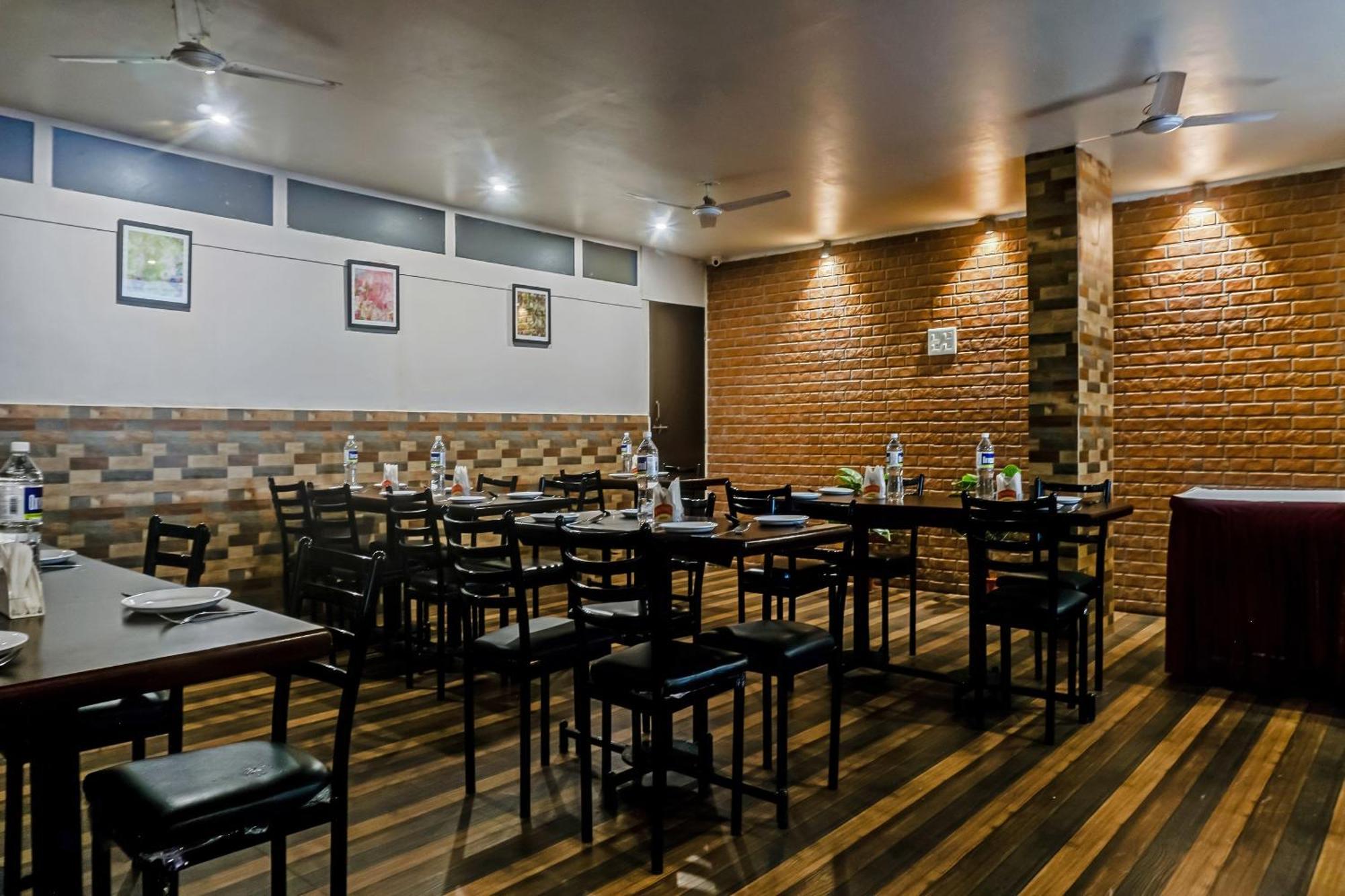 Hotel O Log Plaza Near Eon It Park Pune